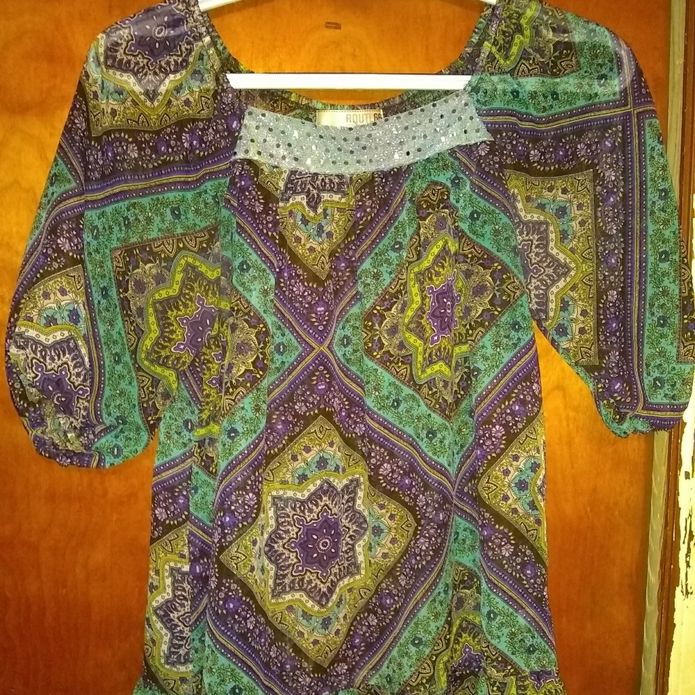 Patterned shear peplum top